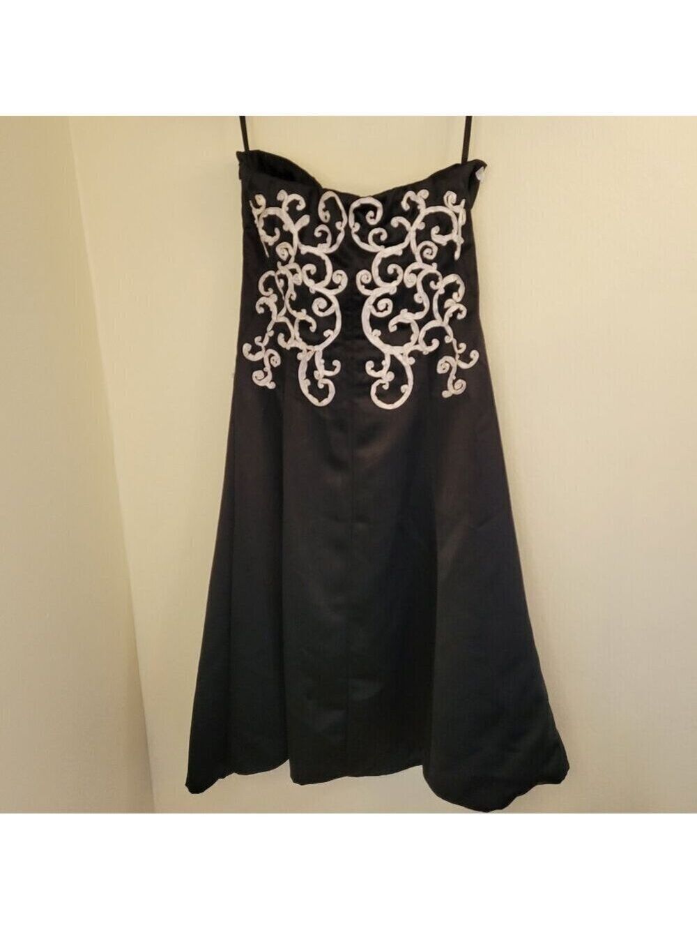White House Black Market Black Strapless Dress Ribbon Detail Women's Size 0 - Picture 6 of 10